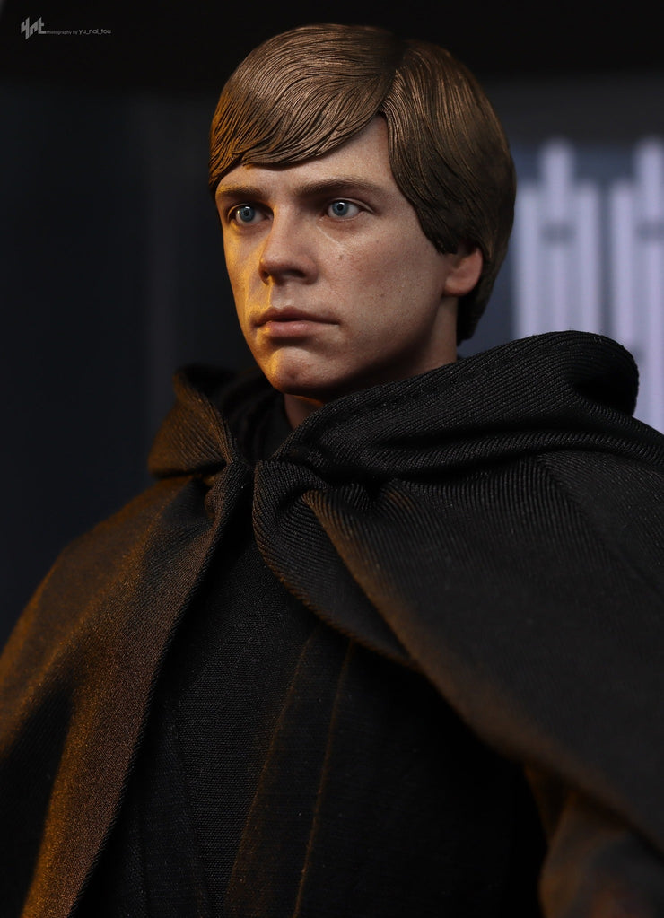 DX22B - Star Wars: The Mandalorian™ - 1/6th scale Luke Skywalker Collectible Figure (Special Edition)