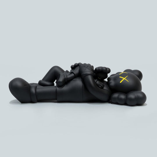 Kaws Holiday Singapore (Black Vinyl)