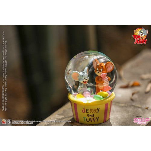 CA302 Tom and Jerry Candy Snow Globe